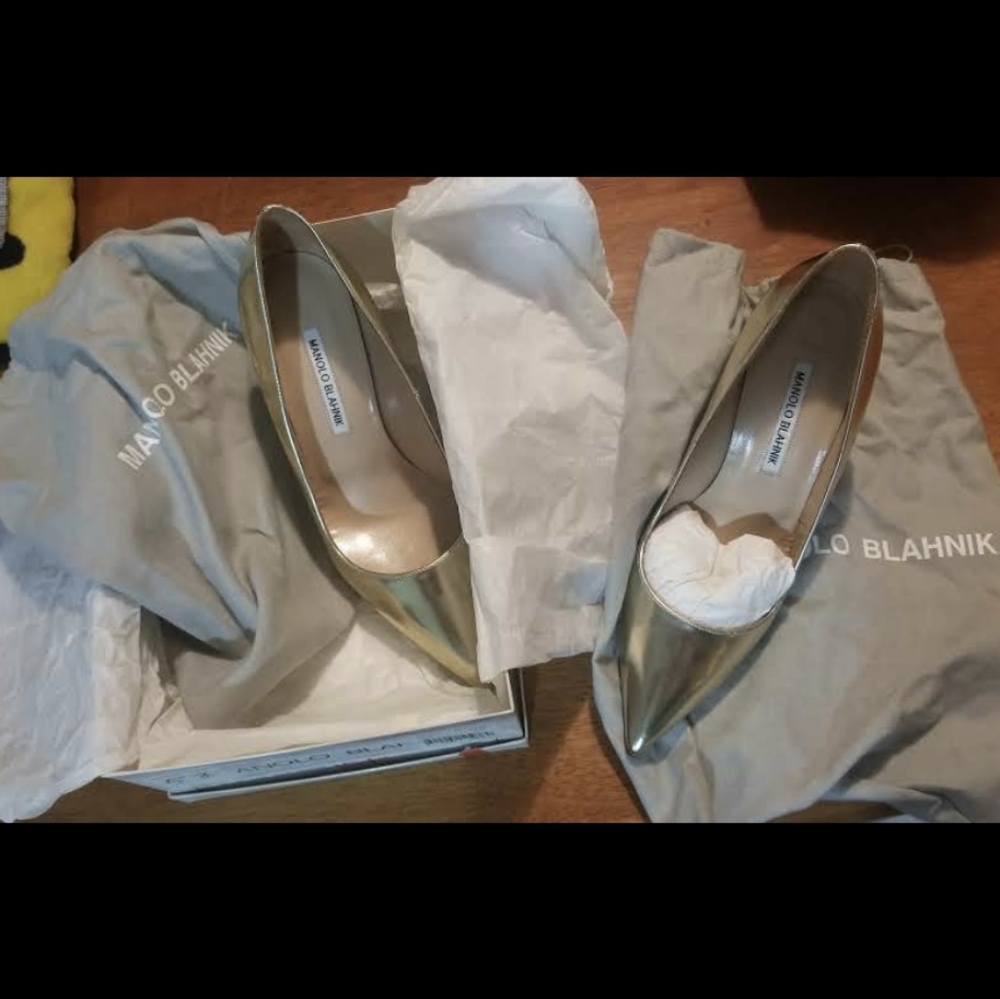 Manolo Blahnik-  Gold Patent heels